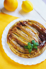 Homemade caramelized banana pie - 371983945