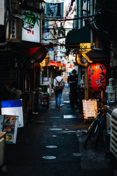「横丁」の画像 560 件の Stock 写真、ベクターおよびビデオ Adobe Stock
