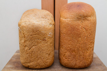 Freshly baked bread was baked at home in a bread maker