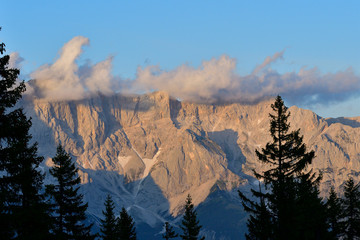 Blick vom Rossbrand auf das Dachsteingebirge	
