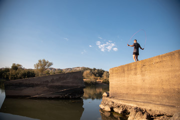Obraz premium man training next to river