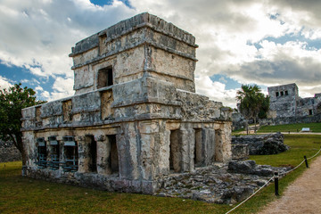 Fototapeta na wymiar Little fortress in Tulum ruins at Riviera Maya cost, Mexico
