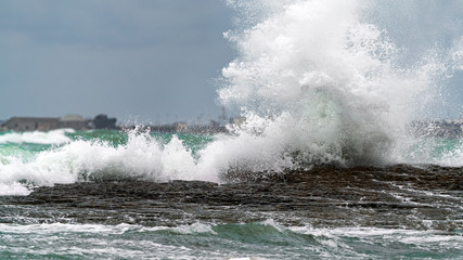 Fototapeta premium Big waves breaking coastal rocks