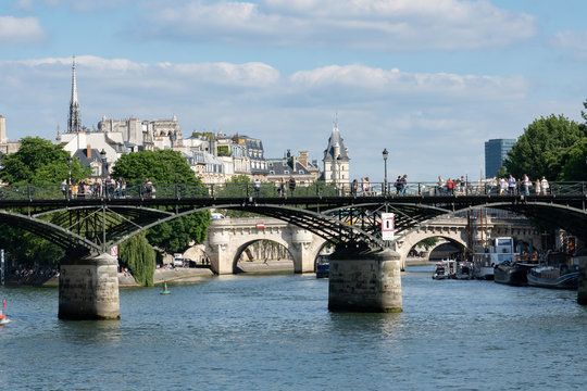 Beautiful view to pont des arts, tribunal judiciaire and university Tour Zamansky. Paris - France, 31. may 2019