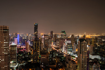 Obraz na płótnie Canvas night city view from rooftop
