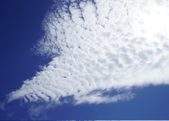 9月の青い空と白い雲