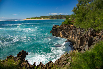 Obraz premium A rocky section of shore line on the south shore of Kauai, Hawaii.