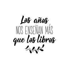 The years teach us more than books - in Spanish. Lettering. Ink illustration. Modern brush calligraphy.