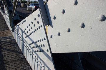
Connection of heavy structures with metal rivets