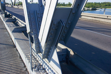 Riveted connection of the arches of the automobile bridge