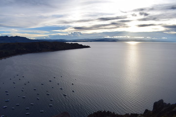 P&ocirc;r do sol no lago