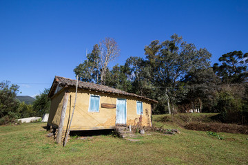 Old house located in the Matutu Valley, in the city of Aiuruoca, located in the state of Minas Gerais.