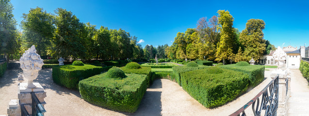 Fototapeta na wymiar Panorámica de los Jardines del Palacio Real de La Granja de San Ildefonso (Segovia, España)