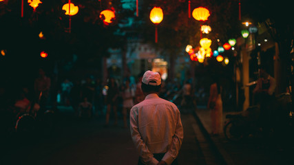 Obraz premium Man Oriental Night Street
