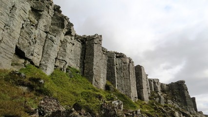 Fototapeta na wymiar Basalt-Wand in Island