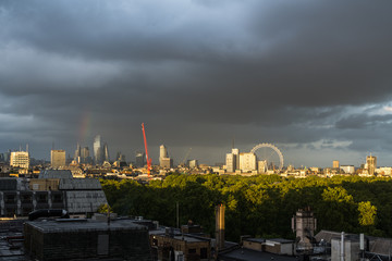 Fototapeta na wymiar London city skyline at dusk 