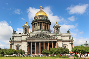 Fototapeta na wymiar cathedral of st petersburg. 06.08.2020 Saint-Petersburg, Russia. St. Isaac's Cathedral against the blue sky in summer.
