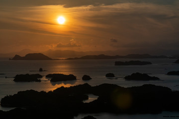 長崎県佐世保市　九十九島に沈む夕日（展海峰）
