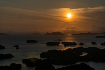 長崎県佐世保市　九十九島に沈む夕日（展海峰）