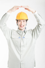 丸の男性作業員