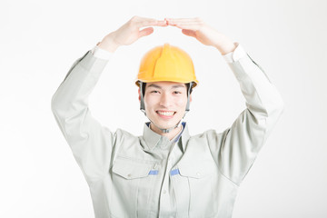 丸の男性作業員