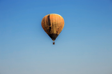 Obraz premium Balloon on blue sky.