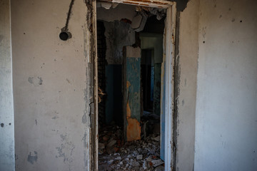 Fototapeta na wymiar Interior of the old abandoned apartment
