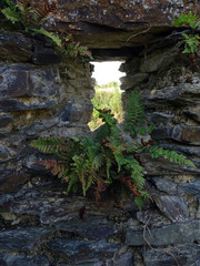 Ouverture à travers le mur