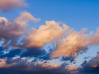 Fototapeta na wymiar Beautiful clouds on the blue sky