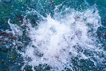 Obraz na płótnie Canvas Spray in the blue water of the sea
