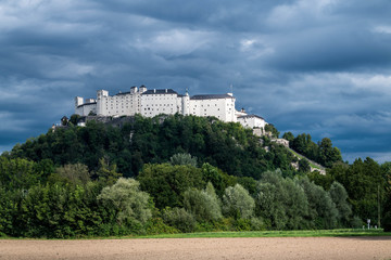 Fototapeta na wymiar castle in the city of Salzburg