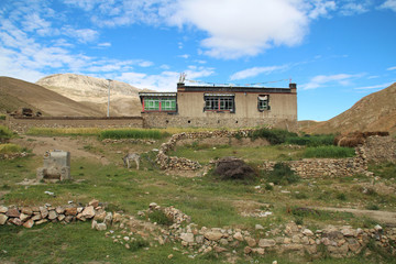 The Tibetan houses looking like a castle, are colloquially called &ldquo;castle&rdquo; by the local people