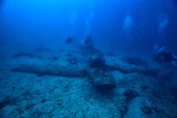 Obraz premium sunken plane diving, plane crash, incident, search under water, crash, divers