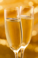 シャンパンでお祝いする