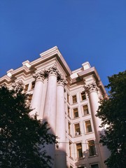Obraz premium Building with columns, architecture, street photography 