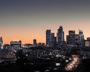 Obraz premium City skyline at sunset