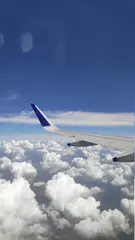 Blick aus dem Flugzeugfenster © Dishant