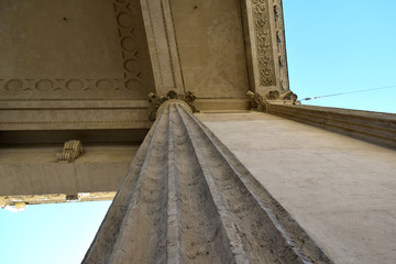 Obraz premium details of stucco columns of the old Cathedral