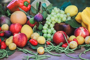 Obraz na płótnie Canvas composition of fruits and vegetables