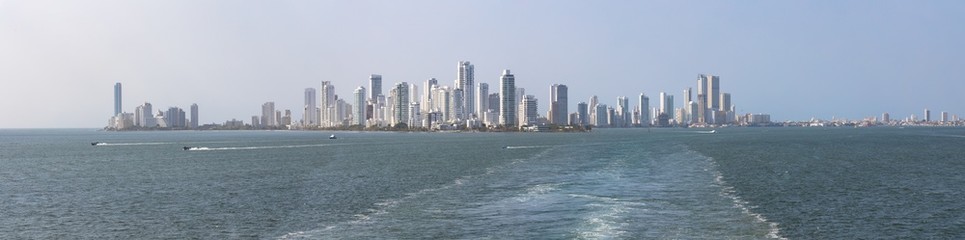 Naklejka premium Panoramic view of the harbour and new town as seen from the sea, Cartagena, Colombia