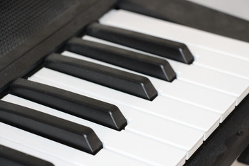 Naklejka premium quelques touches sur un piano
