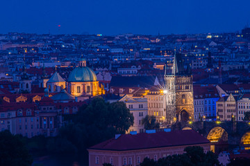 Panorama città di praga di notte