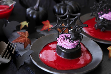ハロウィン　黒ごまプリン真っ赤なソース