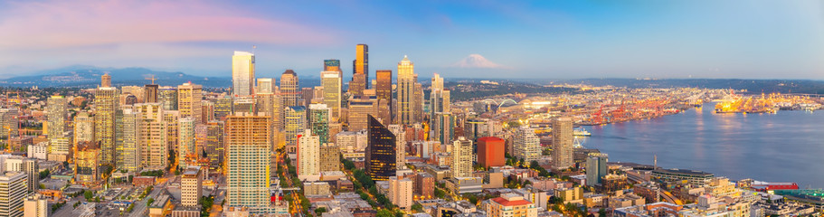 Fototapeta premium Seattle city downtown skyline cityscape in Washington State, USA