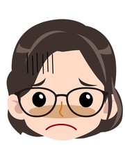 メガネを掛けた若い主婦