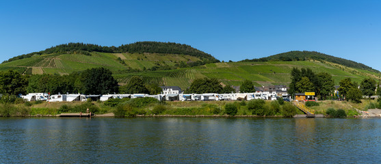 Fototapeta na wymiar view of the idyllic RV and caravan park in Enkirch on the Mosel River