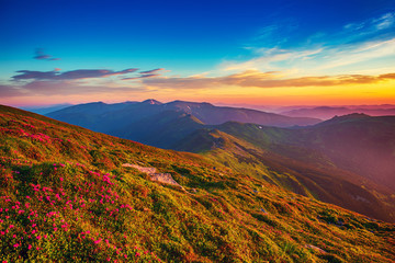 Fototapeta na wymiar Amazing mountain sunrise