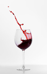 winw red glass splash drink