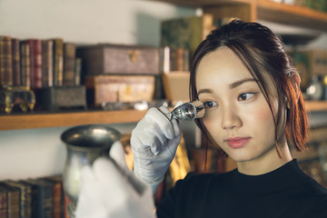 鑑定士　アンティークショップ