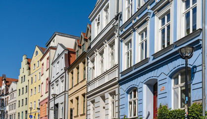 Fototapeta na wymiar colorful old houses in the old city of Rostock